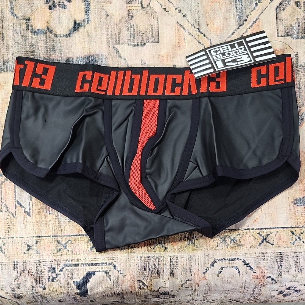 Cbu140 Cellblock13 Vector Trunk Men's Black and Red Underwear
